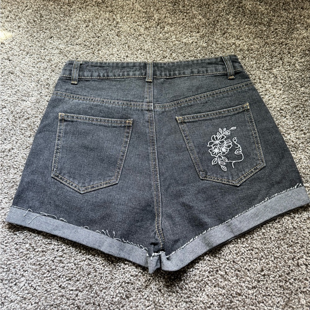 Denim shorts with embroidery pocket